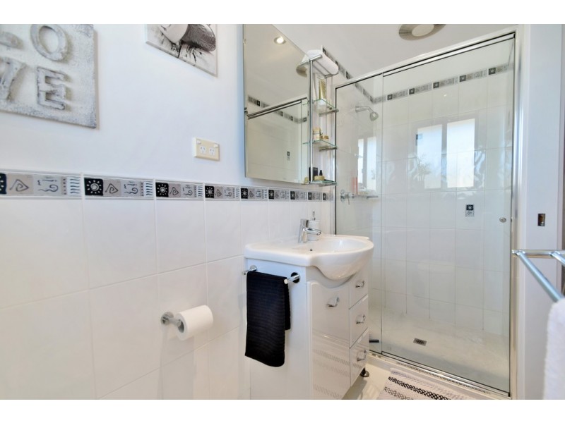 16 Shillabeer Cres, Woodcroft SA 5162