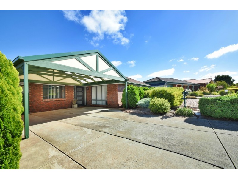 16 Shillabeer Cres, Woodcroft SA 5162