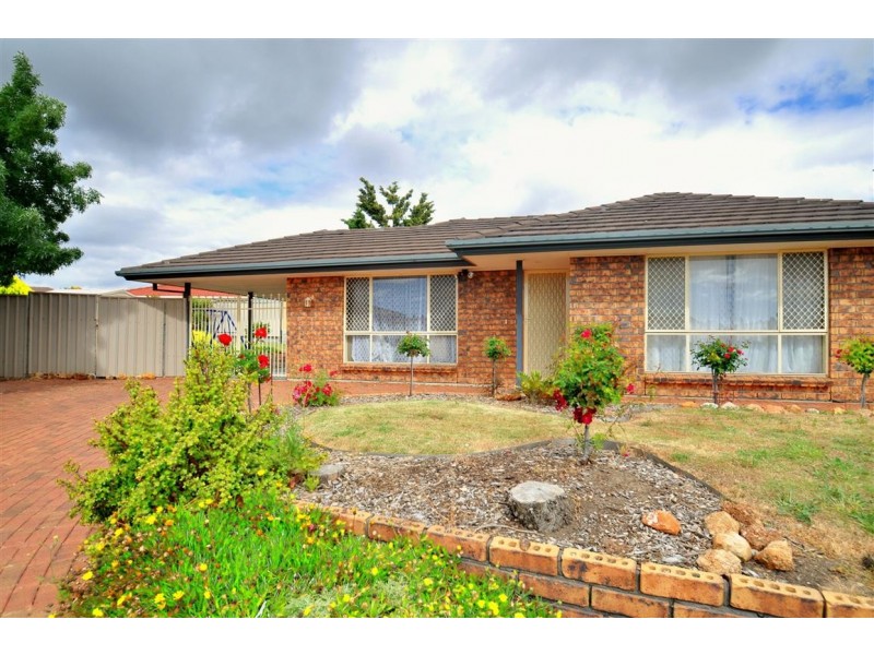 8 Veart Court, Woodcroft SA 5162