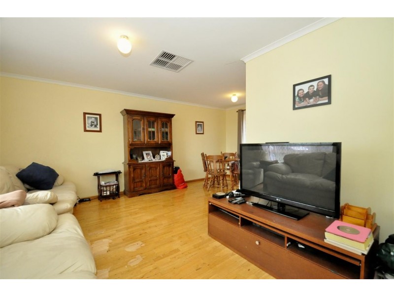 8 Veart Court, Woodcroft SA 5162