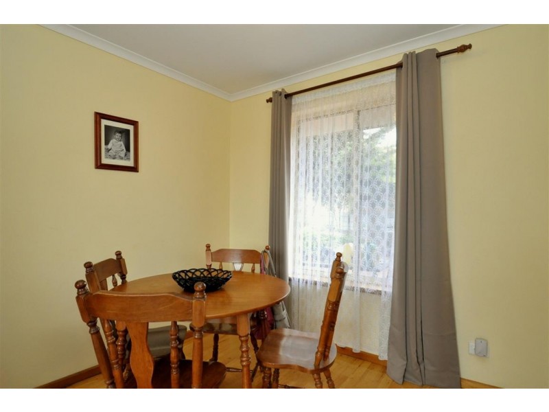8 Veart Court, Woodcroft SA 5162