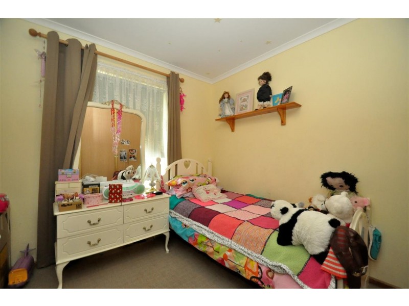 8 Veart Court, Woodcroft SA 5162