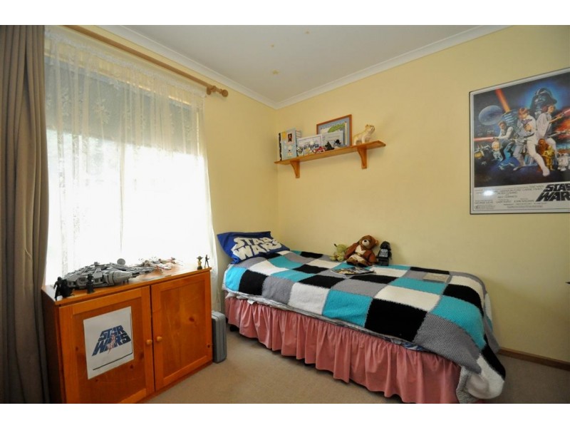 8 Veart Court, Woodcroft SA 5162