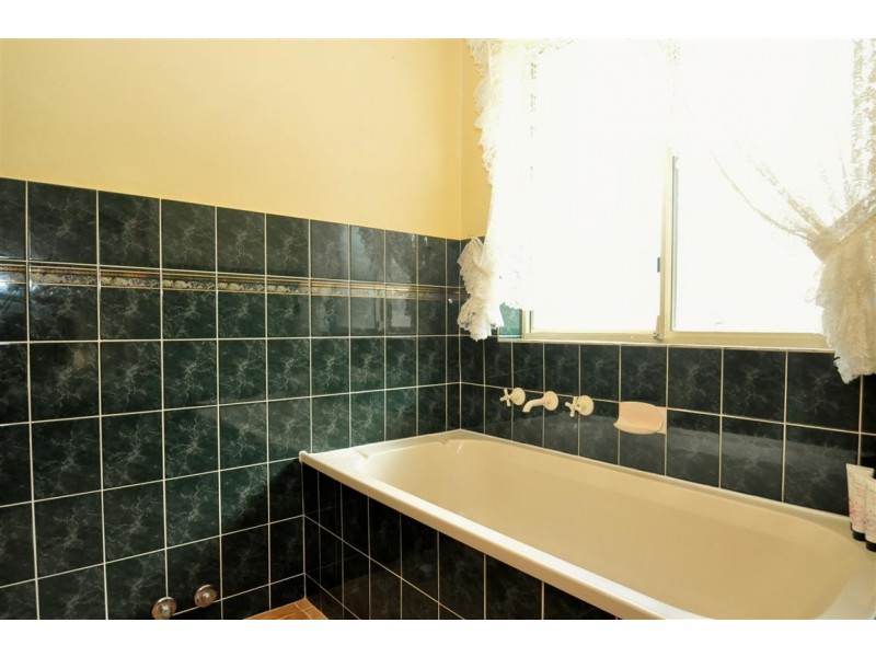 8 Veart Court, Woodcroft SA 5162
