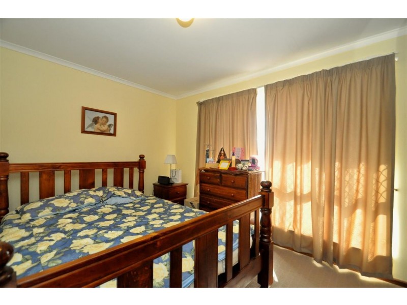 8 Veart Court, Woodcroft SA 5162