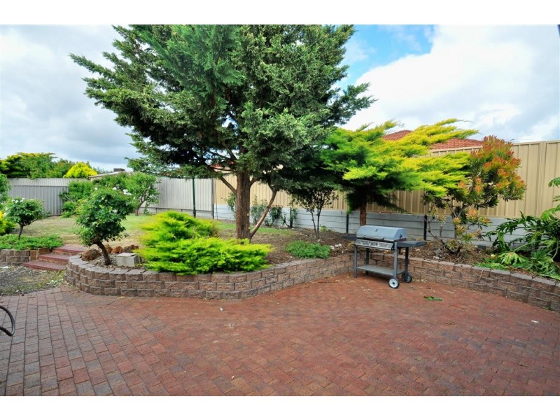 8 Veart Court, Woodcroft SA 5162