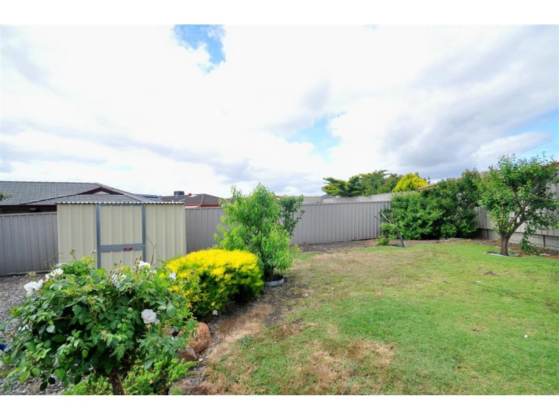 8 Veart Court, Woodcroft SA 5162