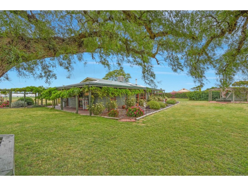 8 Nakour Tarn, Tatachilla SA 5171