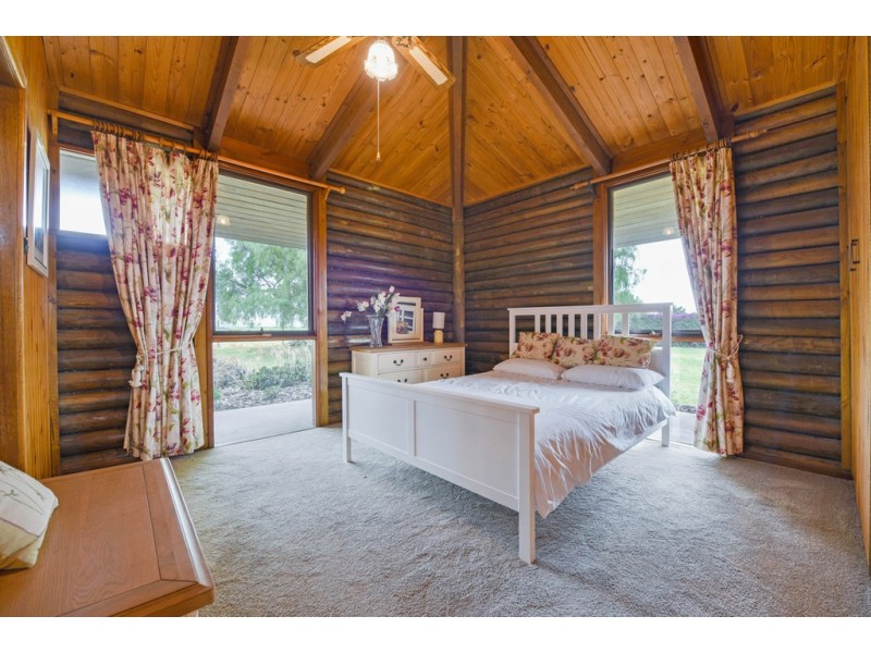 8 Nakour Tarn, Tatachilla SA 5171