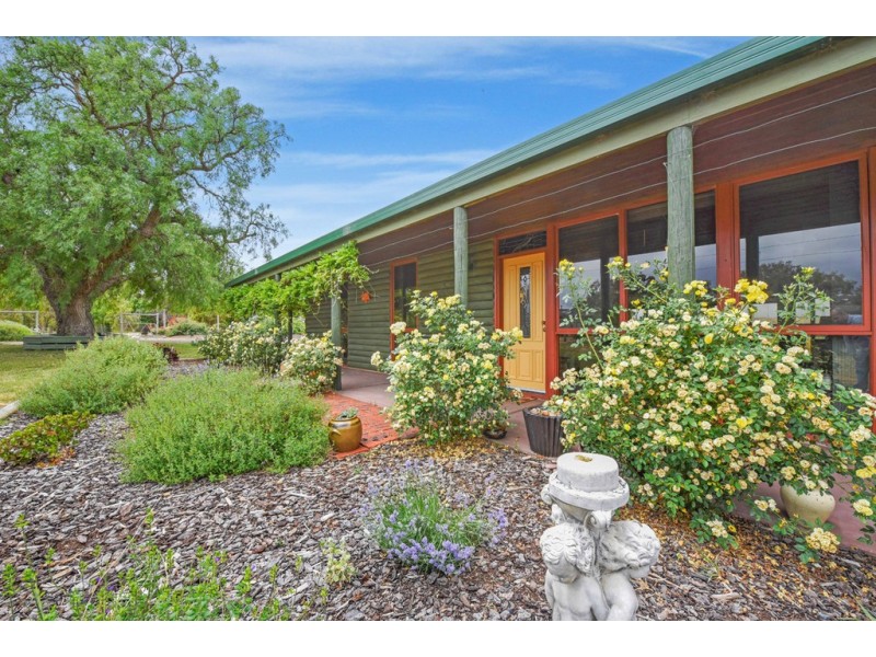 8 Nakour Tarn, Tatachilla SA 5171