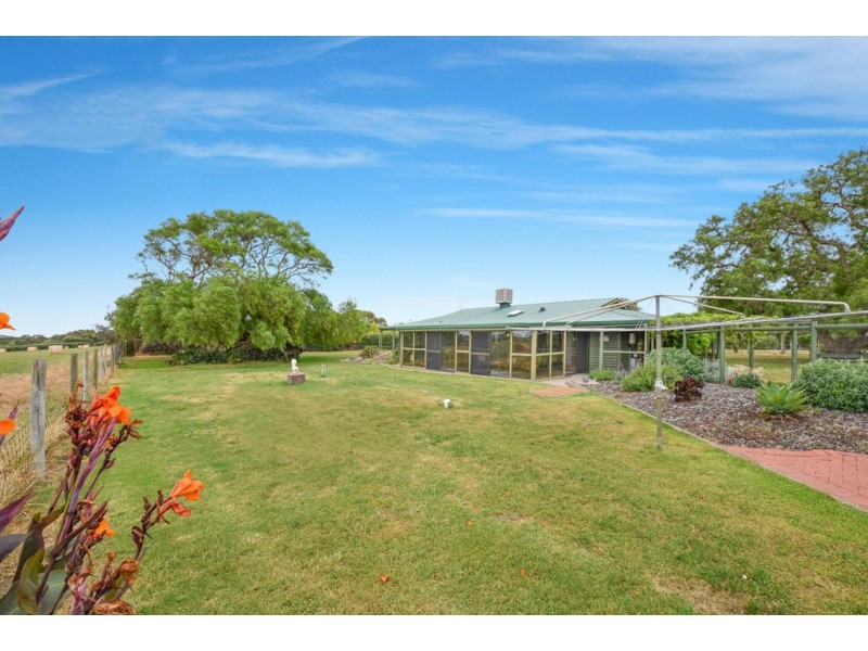 8 Nakour Tarn, Tatachilla SA 5171