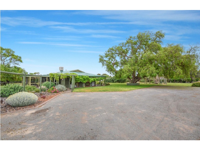 8 Nakour Tarn, Tatachilla SA 5171