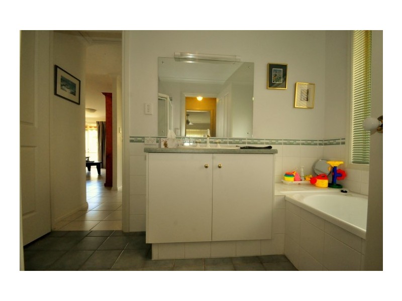 32 New York Road, Aberfoyle Park SA 5159