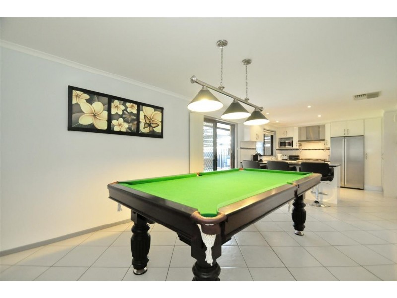 4 Rosina Street, Woodcroft SA 5162