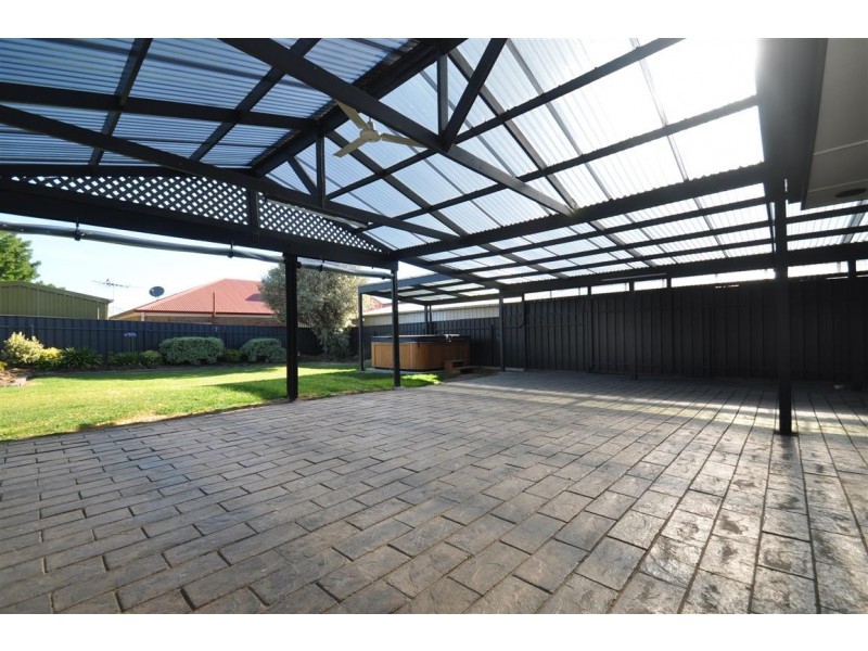 4 Rosina Street, Woodcroft SA 5162