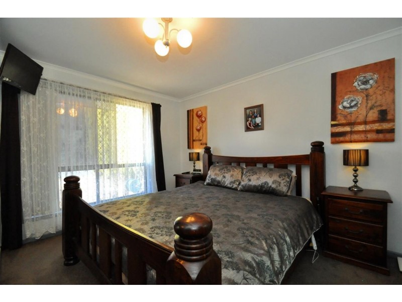 4 Rosina Street, Woodcroft SA 5162