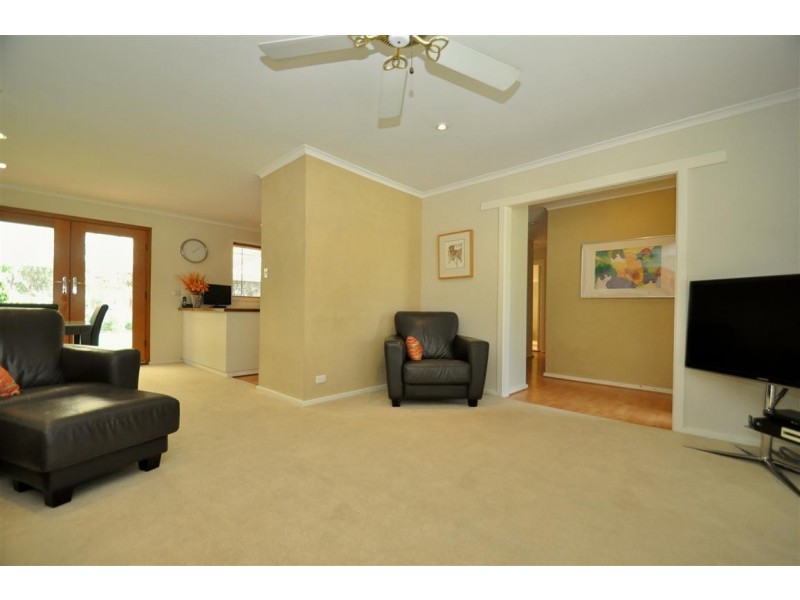 22 Southbound Ave, Aberfoyle Park SA 5159