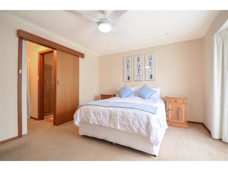 4 Woodsmans Copse, Hallett Cove SA 5158