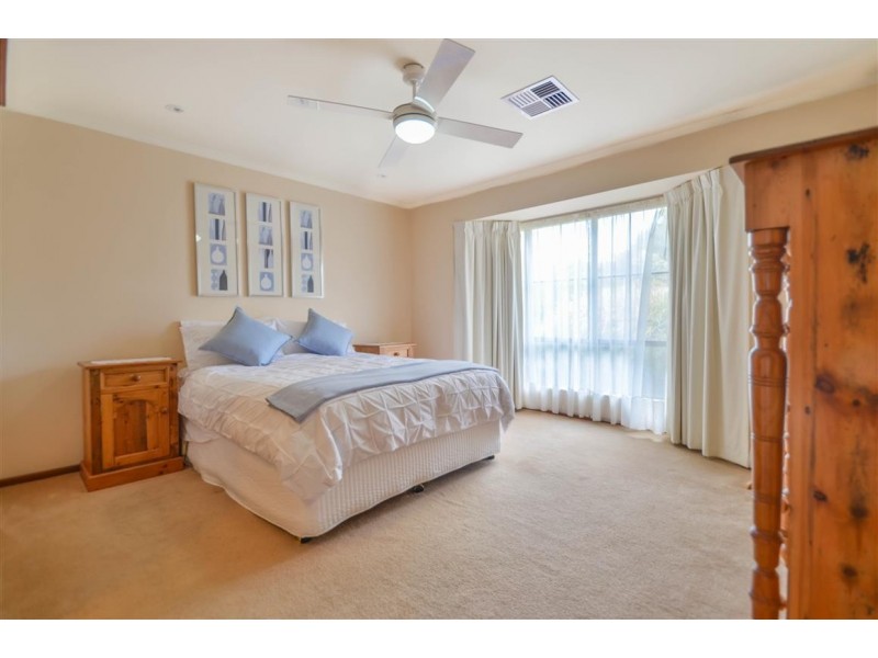 4 Woodsmans Copse, Hallett Cove SA 5158