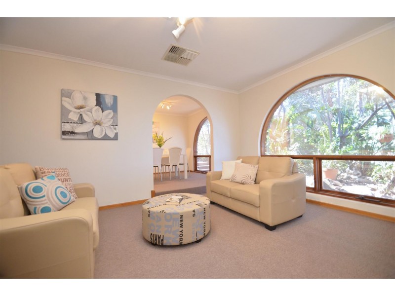 24 Manunda Way, Hallett Cove SA 5158