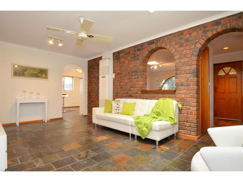 24 Manunda Way, Hallett Cove SA 5158
