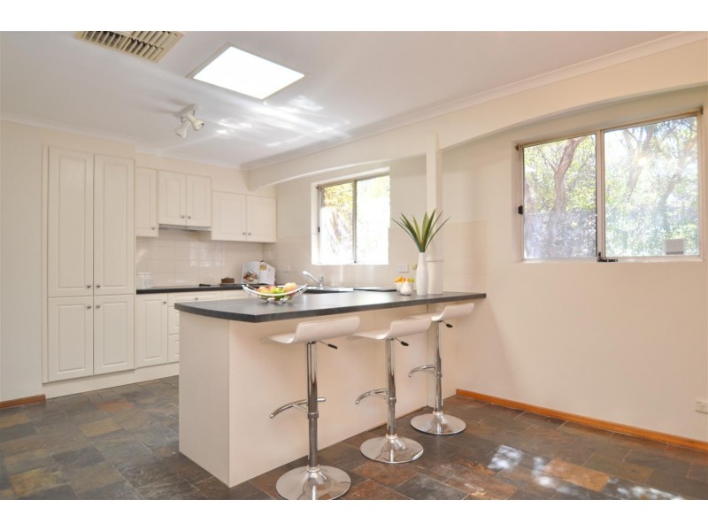 24 Manunda Way, Hallett Cove SA 5158