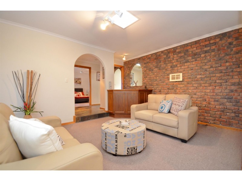 24 Manunda Way, Hallett Cove SA 5158
