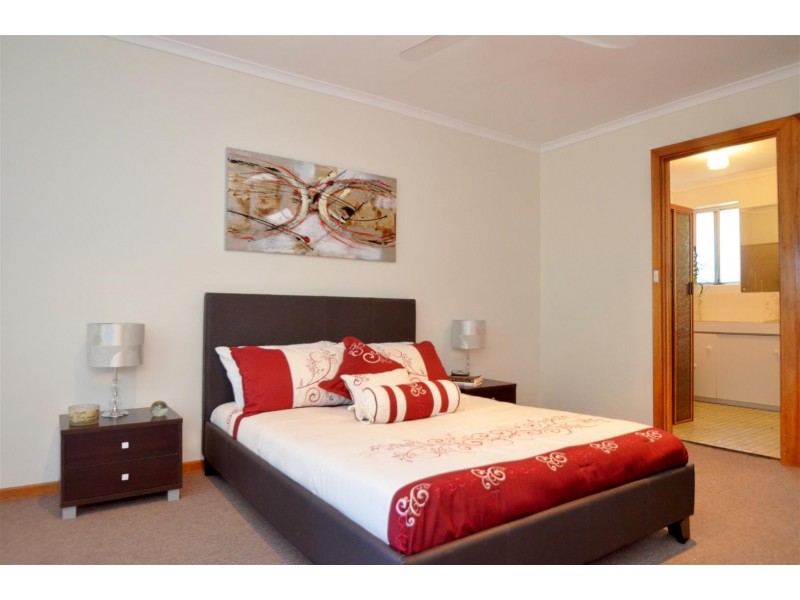 24 Manunda Way, Hallett Cove SA 5158