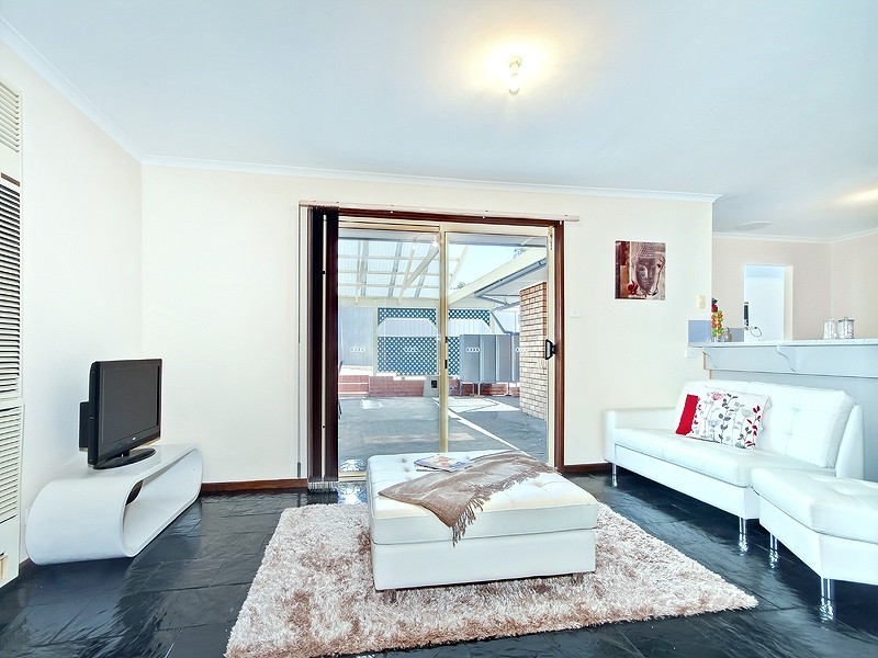 19 Delamere Avenue, Woodcroft SA 5162