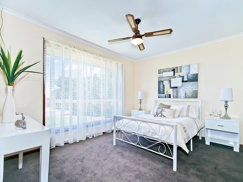 19 Delamere Avenue, Woodcroft SA 5162