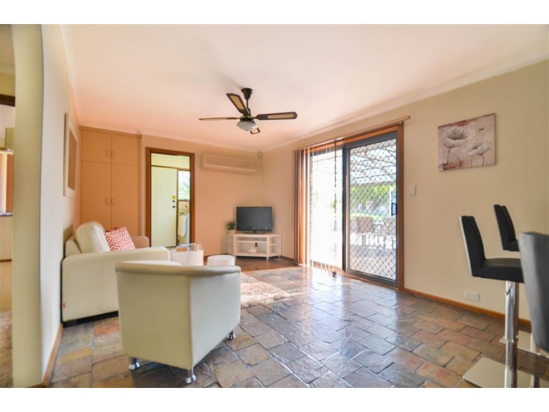 12 Blaxland Avenue, Woodcroft SA 5162