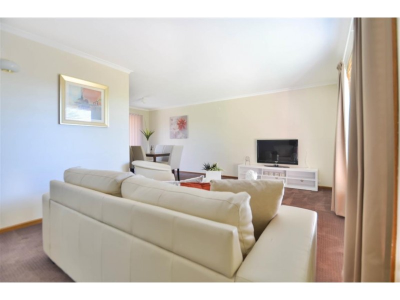 12 Blaxland Avenue, Woodcroft SA 5162