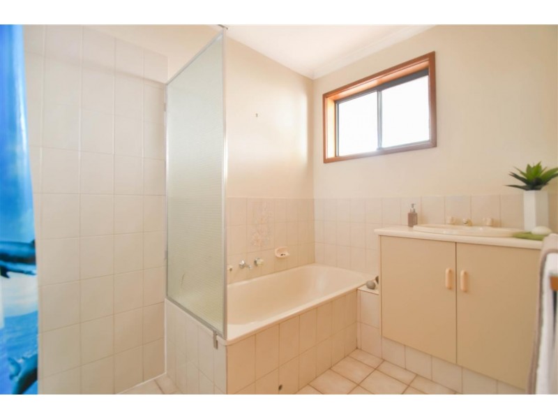 12 Blaxland Avenue, Woodcroft SA 5162