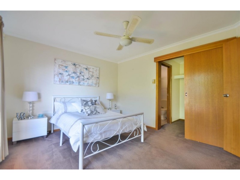 12 Blaxland Avenue, Woodcroft SA 5162