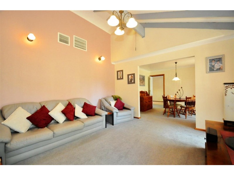 11 Barrdickson Crescent, Happy Valley SA 5159