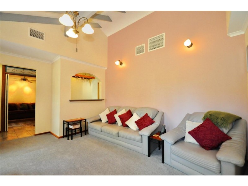 11 Barrdickson Crescent, Happy Valley SA 5159