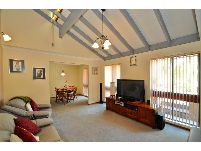 11 Barrdickson Crescent, Happy Valley SA 5159