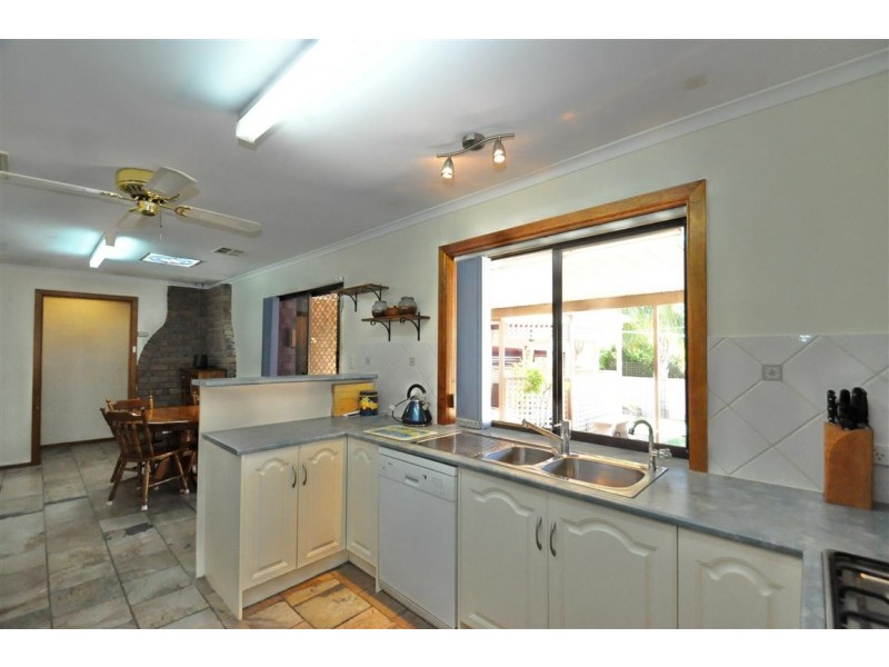 11 Barrdickson Crescent, Happy Valley SA 5159