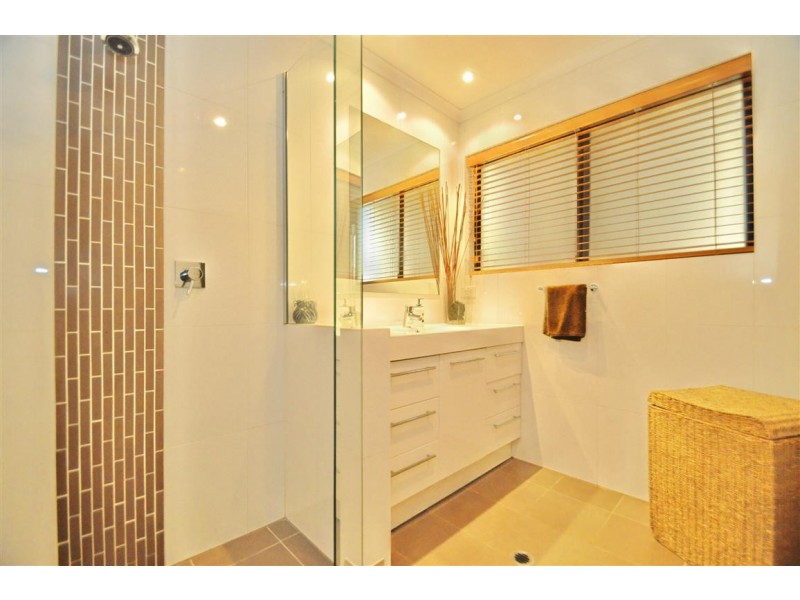 11 Barrdickson Crescent, Happy Valley SA 5159