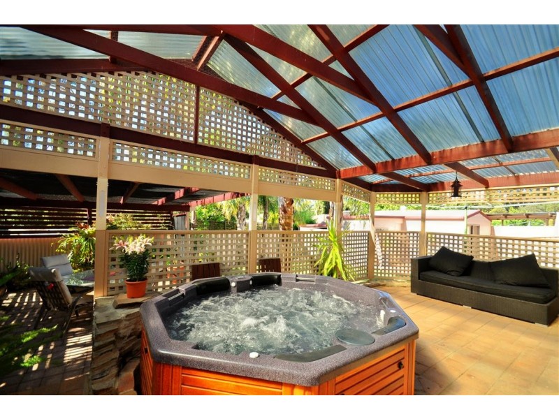 11 Barrdickson Crescent, Happy Valley SA 5159