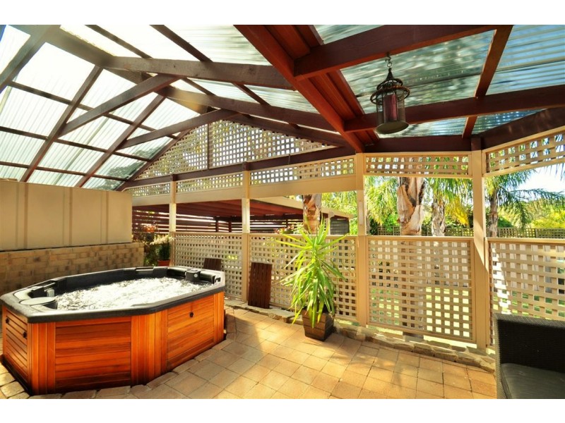 11 Barrdickson Crescent, Happy Valley SA 5159