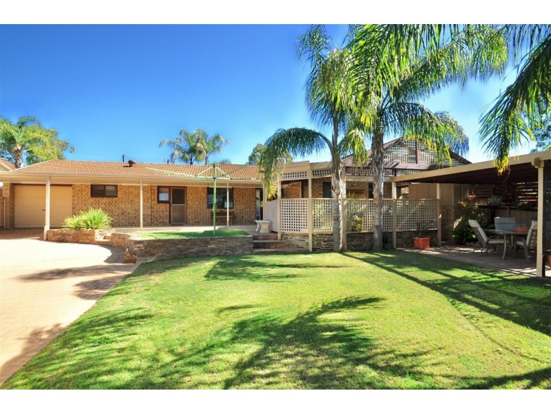 11 Barrdickson Crescent, Happy Valley SA 5159