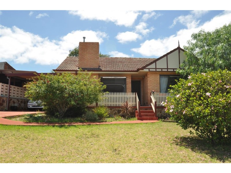 70 Lynlee Crescent, Huntfield Heights SA 5163