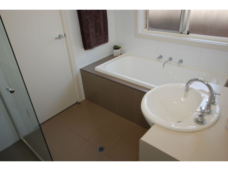 27 Burton Avenue, Park Holme SA 5043