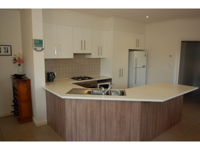 27 Burton Avenue, Park Holme SA 5043