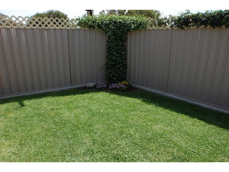 27 Burton Avenue, Park Holme SA 5043