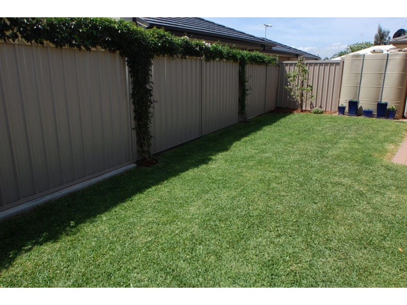 27 Burton Avenue, Park Holme SA 5043