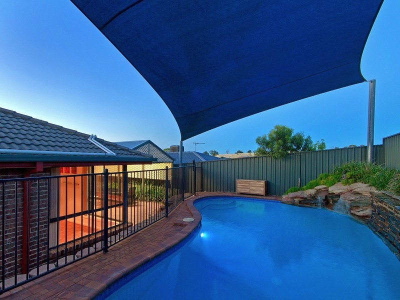 22 Alfonso Drive, Hallett Cove SA 5158