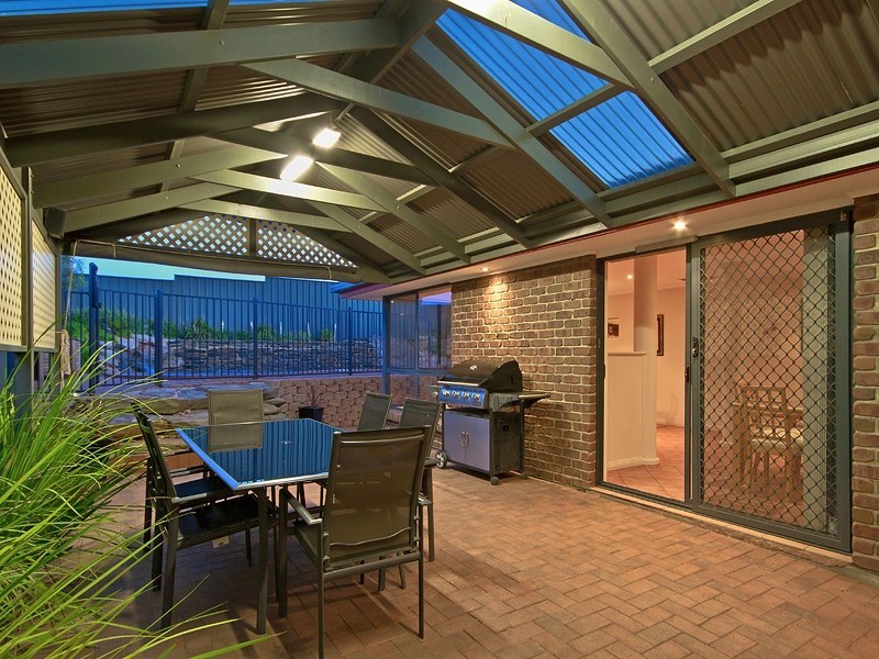 22 Alfonso Drive, Hallett Cove SA 5158