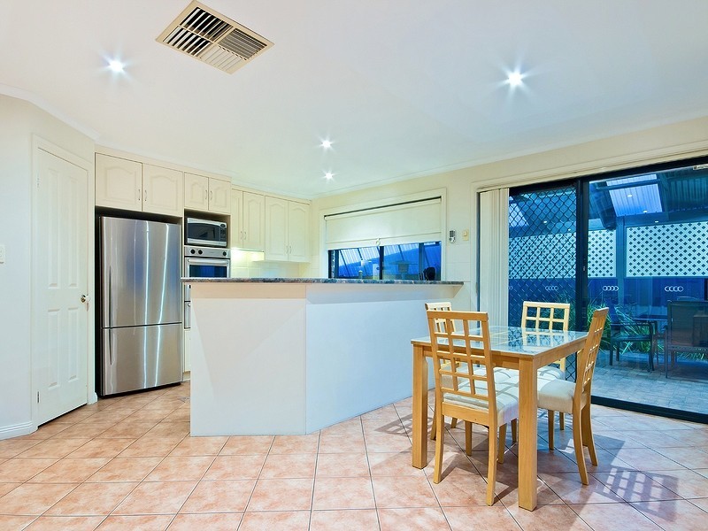 22 Alfonso Drive, Hallett Cove SA 5158